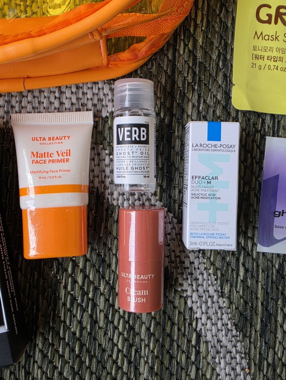 Makeup Bag & Sample Bundle - Picture 3 of 8